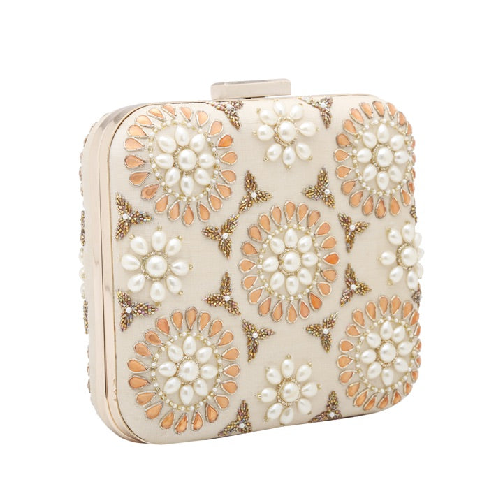 Symmetry clutch