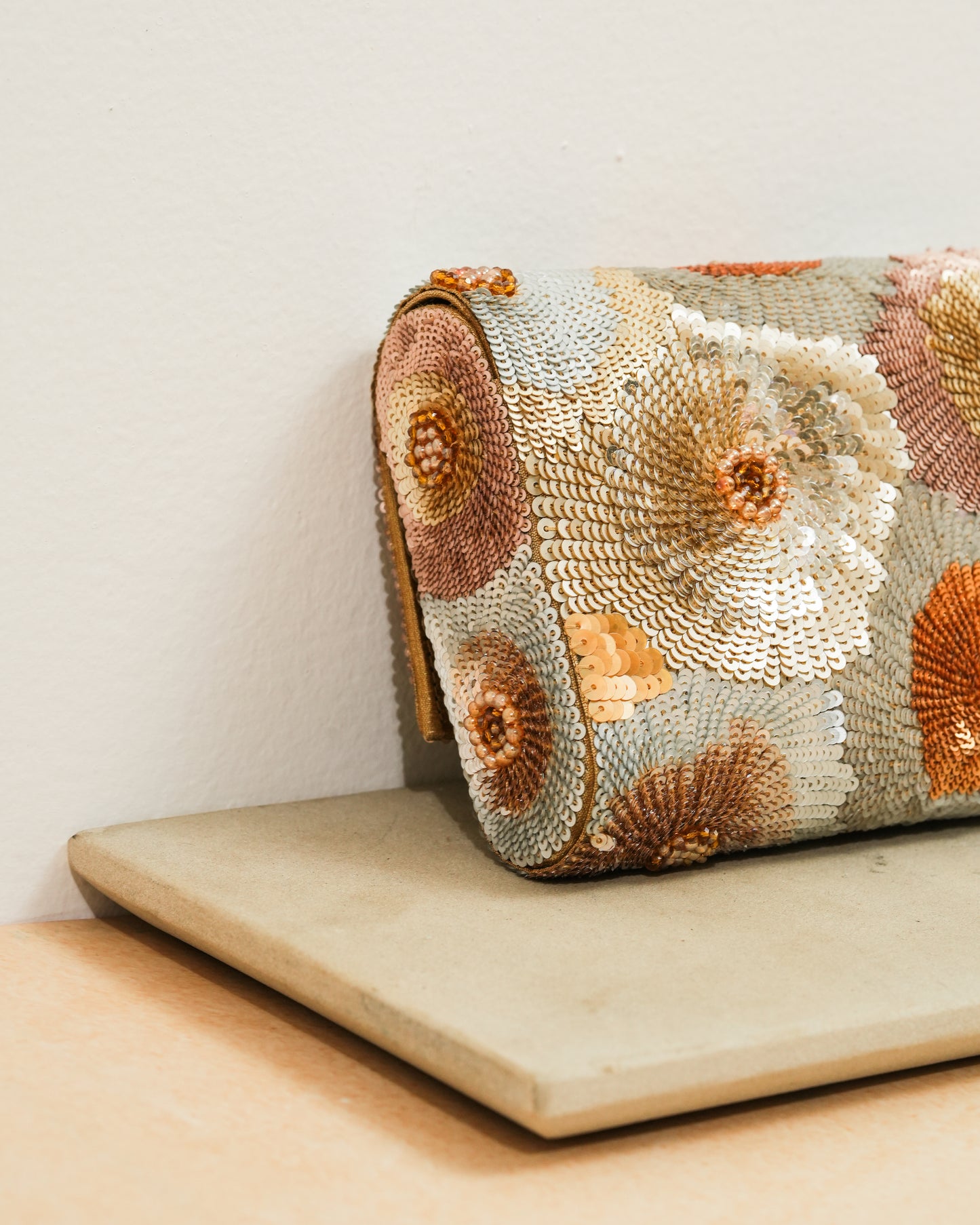 Glisten up clutch