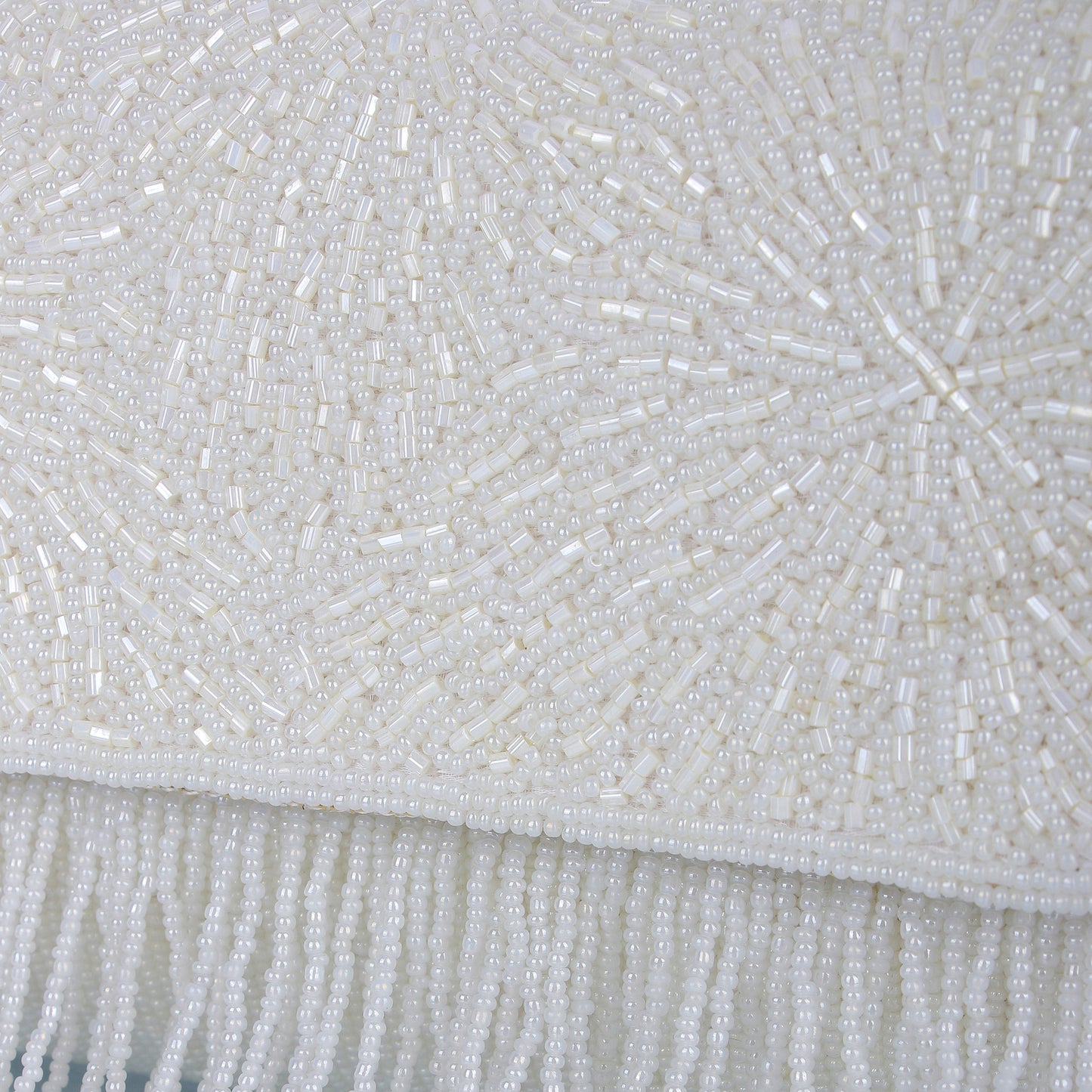 Snowhite hangings clutch