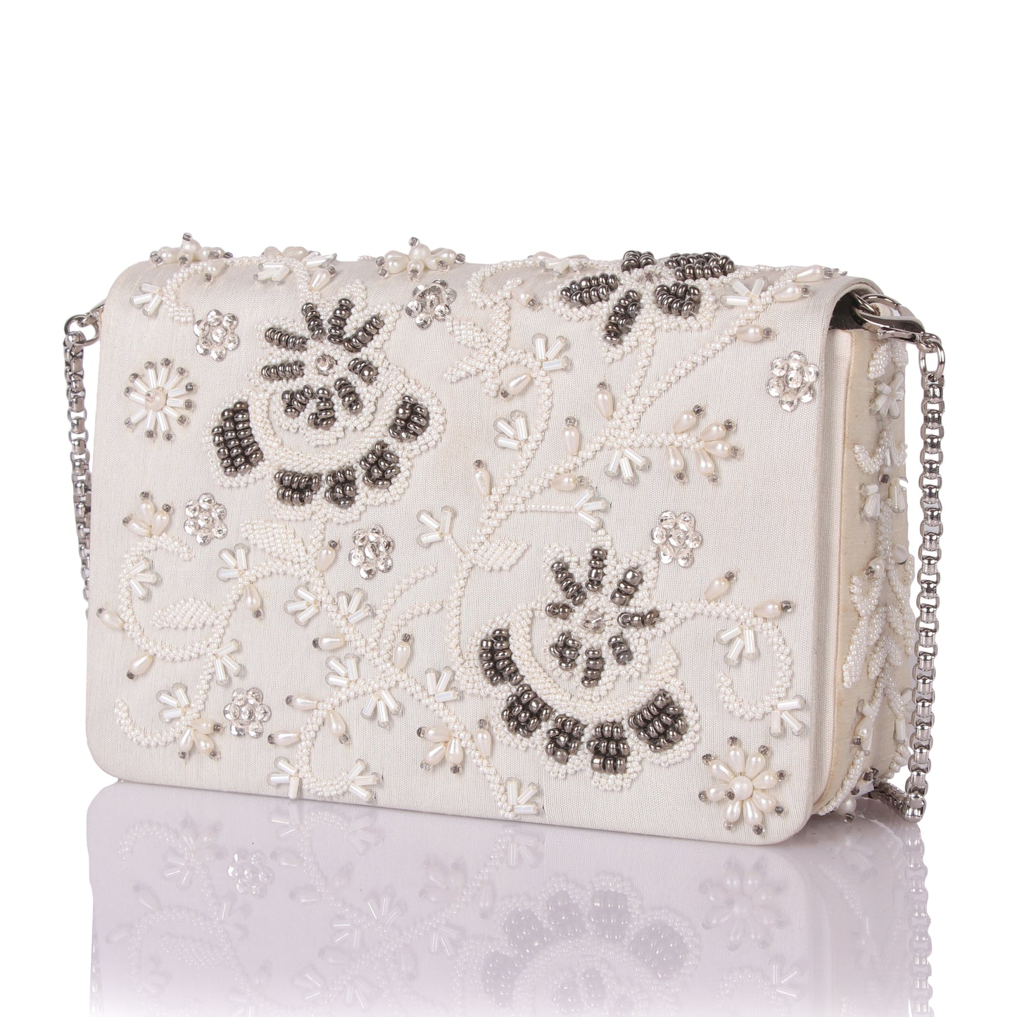 Pit pat pearl clutch