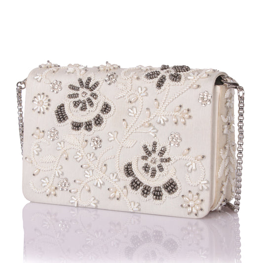 Pit pat pearl clutch