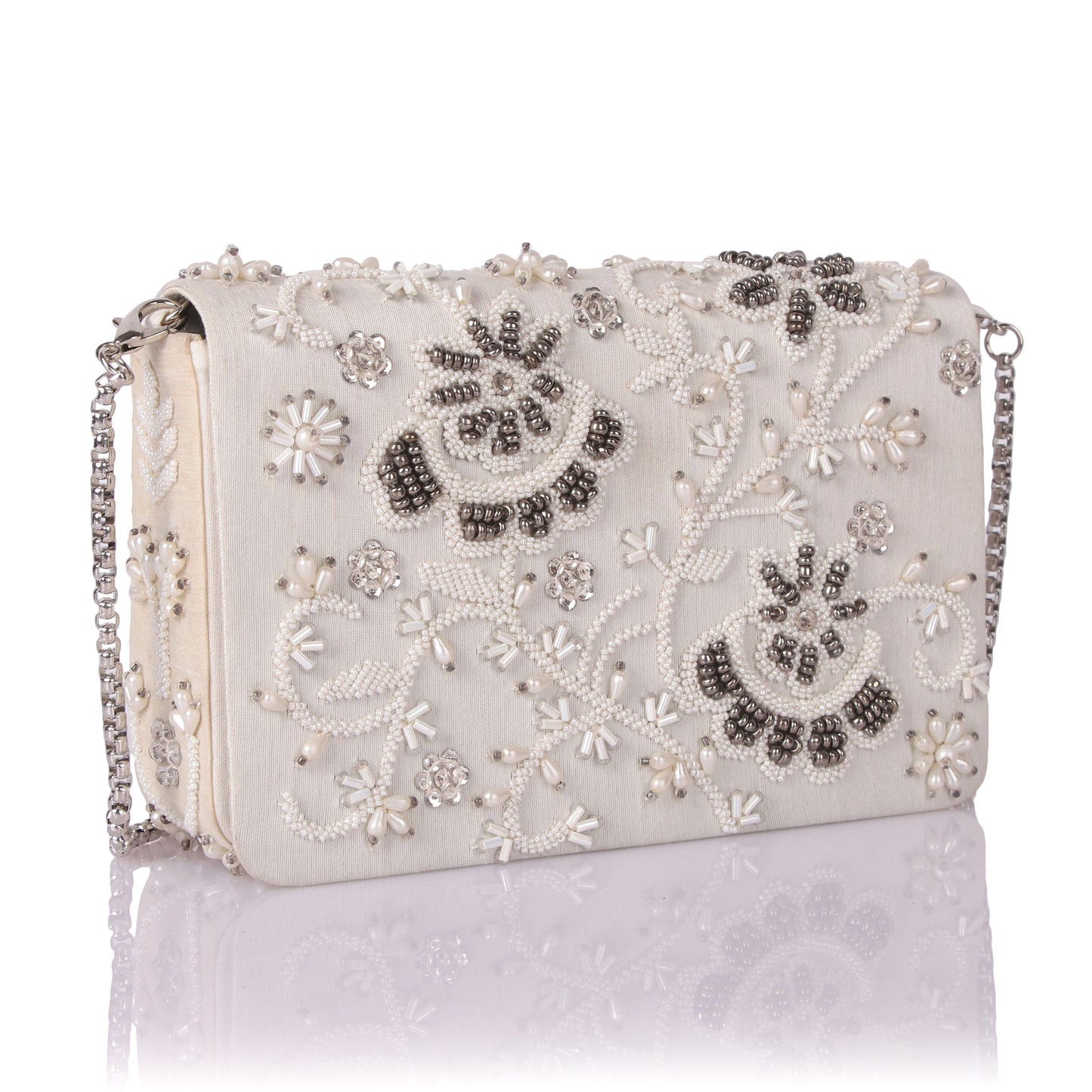 Pit pat pearl clutch