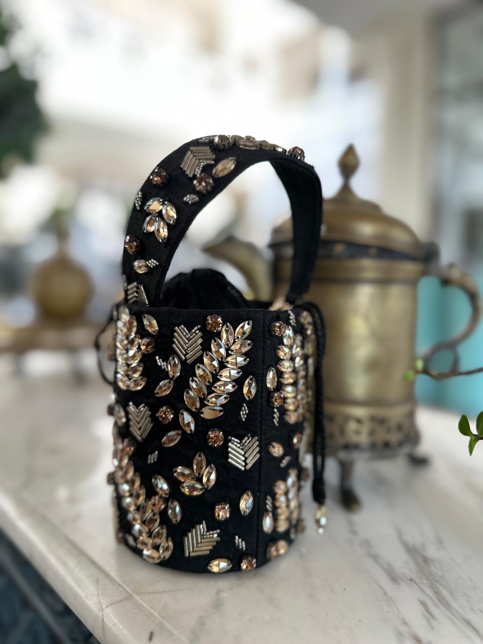 Noir luxe potli